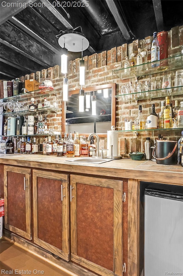 9806 Goldfinch Ct, Saline, MI 48176 - indoor wet bar featuring fridge