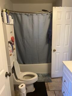 2928 Austin St, Muskegon, MI 49444 - full bath featuring shower / tub combo with curtain and vanity