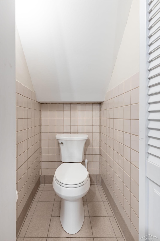 820 N Johnson St, Bay City, MI 48708 - bathroom with tile walls, lofted ceiling, and tile patterned flooring