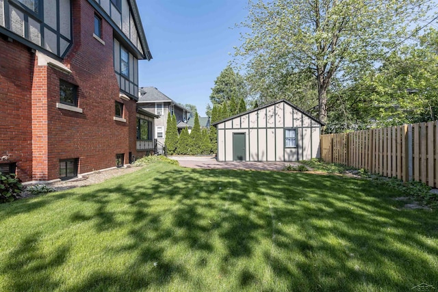 820 N Johnson St, Bay City, MI 48708 - view of yard featuring an outdoor structure