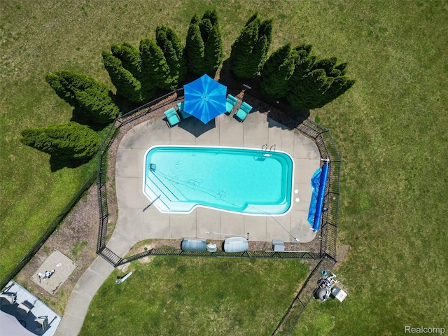 2520 Chilson Meadows Ln, Howell, MI 48843 - drone / aerial view of a pool