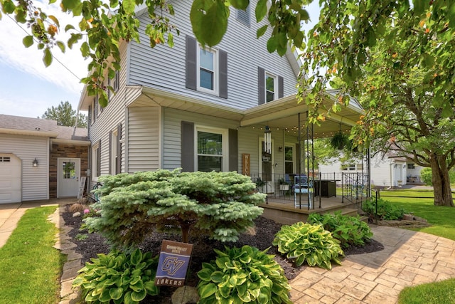 1105 W Genesee St, Frankenmuth, MI 48734 - view of front of property featuring covered porch