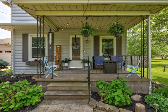 1105 W Genesee St, Frankenmuth, MI 48734 - entrance to property with covered porch