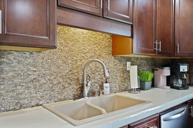 1105 W Genesee St, Frankenmuth, MI 48734 - kitchen with dishwasher and backsplash