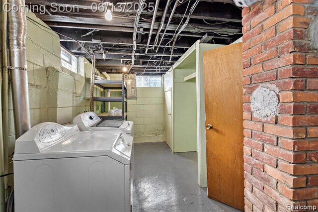 4033 Oakshire Ave, Berkley, MI 48072 - washroom with washing machine and dryer and electric panel