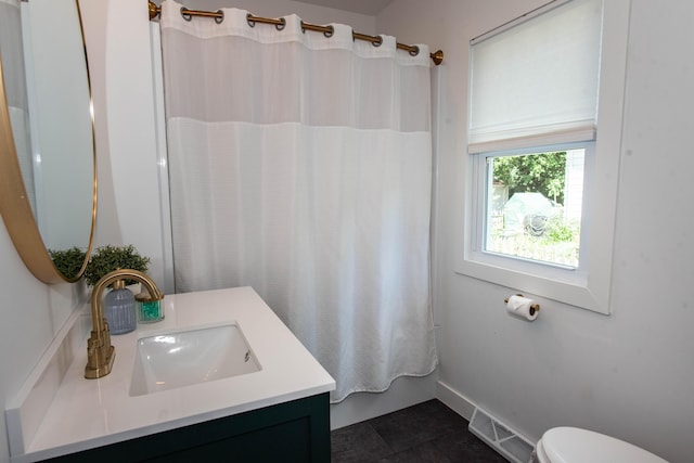 1303 Homecrest Ave, Kalamazoo, MI 49001 - bathroom featuring vanity and shower / bath combo