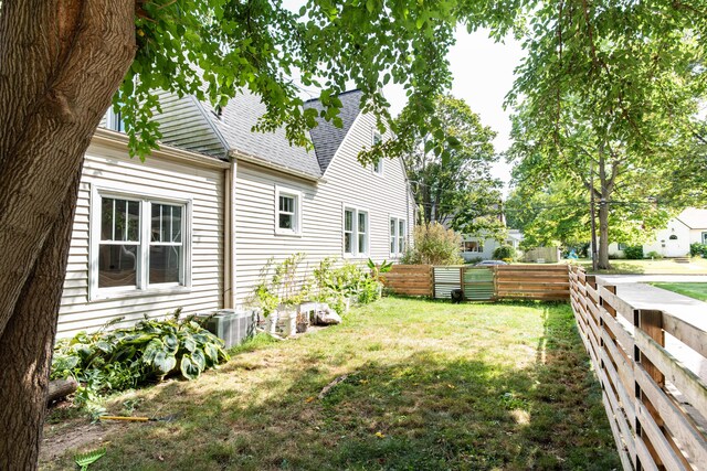 1303 Homecrest Ave, Kalamazoo, MI 49001 - view of yard