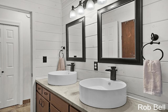 3897 Obrien St SW, Grand Rapids, MI 49534 - bathroom featuring double vanity