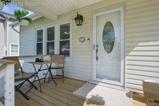1390 W Blvd, Berkley, MI 48072 - entrance to property with a porch