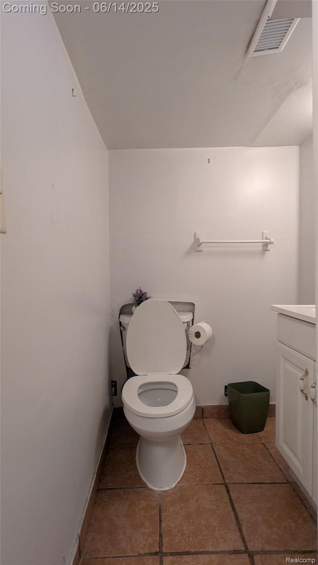 100 Oliver St, Pontiac, MI 48342 - bathroom with vanity and tile patterned flooring