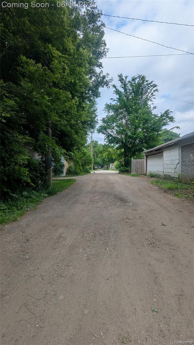 100 Oliver St, Pontiac, MI 48342 - view of dirt / gravel road
