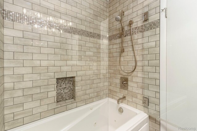 5156 Chestershire Ct, West Bloomfield, MI 48322 - full bath featuring a combined bath / shower with jetted tub