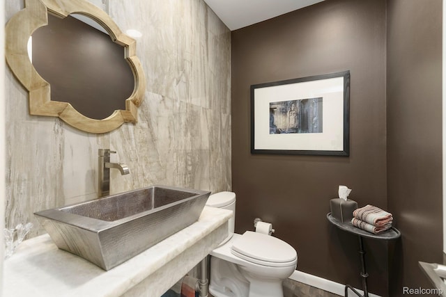 5156 Chestershire Ct, West Bloomfield, MI 48322 - half bath featuring a sink and toilet