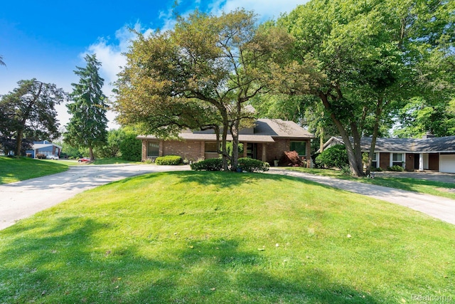 5156 Chestershire Ct, West Bloomfield, MI 48322 - view of front facade with concrete driveway, a front yard, and brick siding