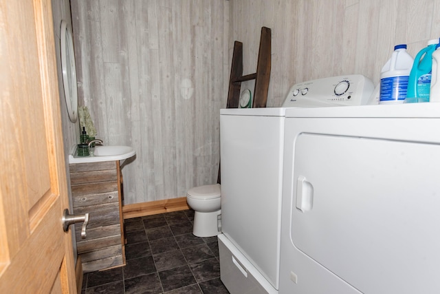 185 Race St, Constantine, MI 49042 - laundry area with washing machine and clothes dryer