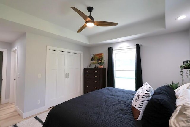 103 Cottonwood Ct, Litchfield, MI 49252 - bedroom featuring a tray ceiling, a closet, recessed lighting, and ceiling fan