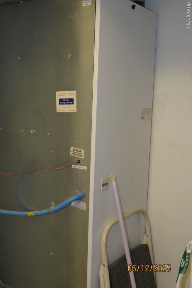 10571 Baraga St, Taylor, MI 48180 - detailed view of heating unit