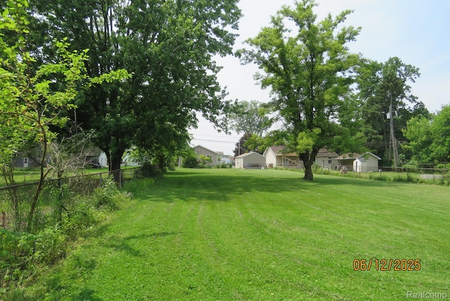 10571 Baraga St, Taylor, MI 48180 - view of yard