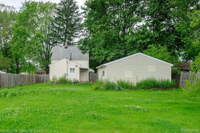 11954 Timken Ave, Warren, MI 48089 - view of yard