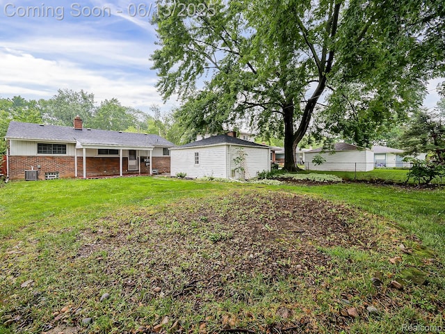 22854 Lingemann St, Saint Clair Shores, MI 48080 - view of yard