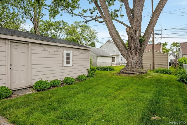 852 Cambridge Rd, Berkley, MI 48072 - view of yard featuring an outbuilding
