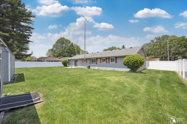 1115 Birchwood Dr, Temperance, MI 48182 - rear view of property featuring a fenced backyard