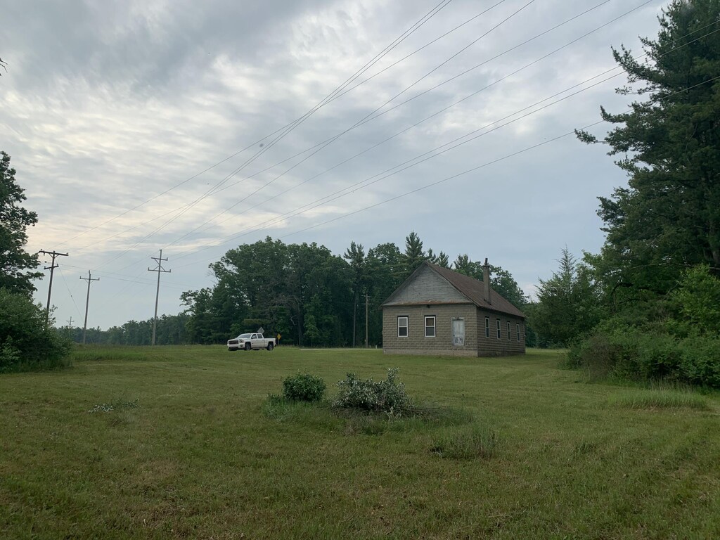 7193 E E 72nd St, Newaygo, MI 49337 - view of green lawn