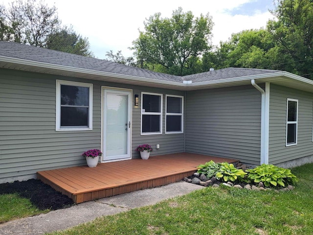 3456 N Irish Rd, Davison, MI 48423 - back of house featuring a wooden deck and a shingled roof