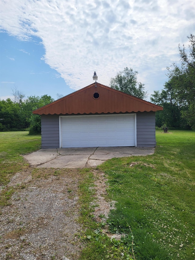 3456 N Irish Rd, Davison, MI 48423 - view of detached garage