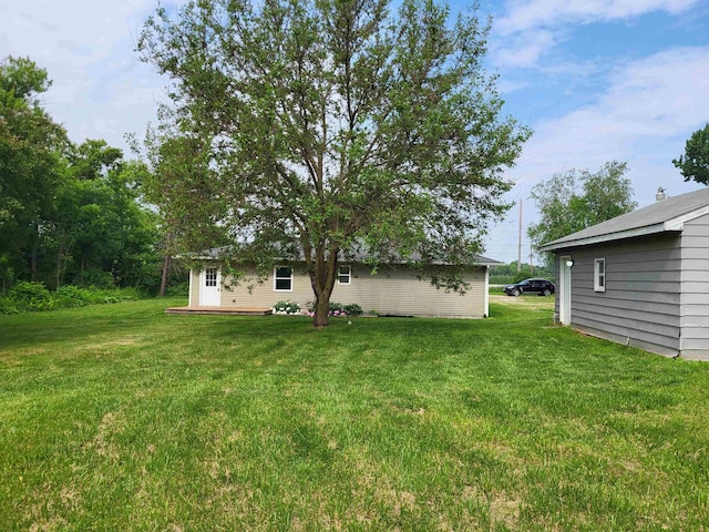 3456 N Irish Rd, Davison, MI 48423 - view of grassy yard