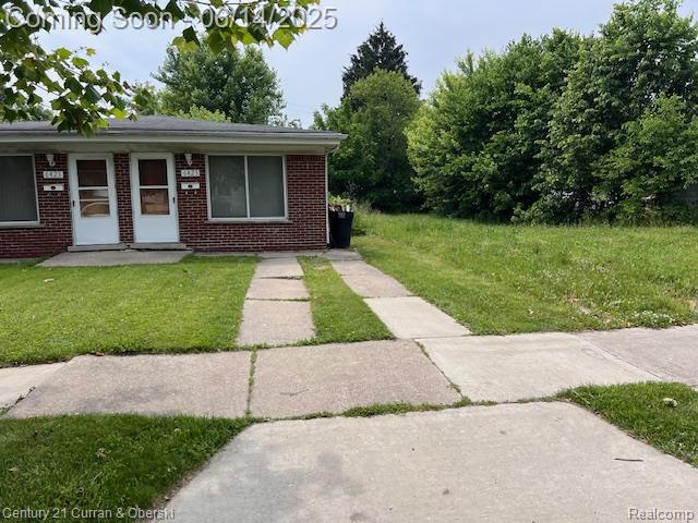 6423-25 Evergreen Rd, Detroit, MI 48228 - view of front facade with brick siding and a front lawn