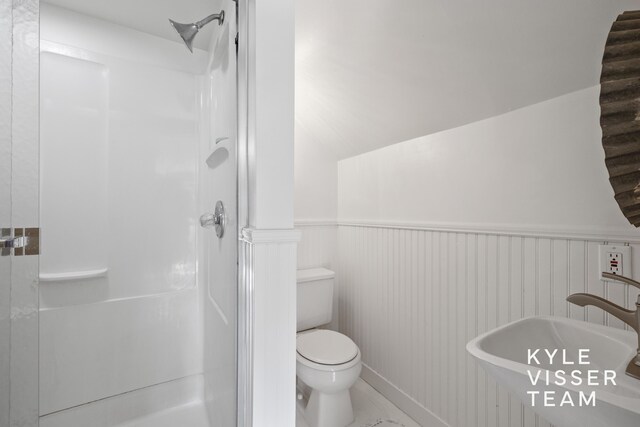 3 Woodward Ln SE, Grand Rapids, MI 49506 - bathroom featuring a stall shower and a wainscoted wall