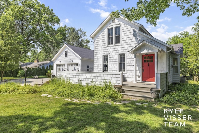 3 Woodward Ln SE, Grand Rapids, MI 49506 - view of front facade featuring a front yard, driveway, and an attached garage