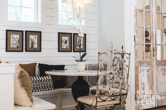 3 Woodward Ln SE, Grand Rapids, MI 49506 - dining area with breakfast area and a chandelier