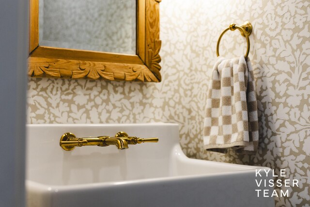 3 Woodward Ln SE, Grand Rapids, MI 49506 - bathroom featuring a sink