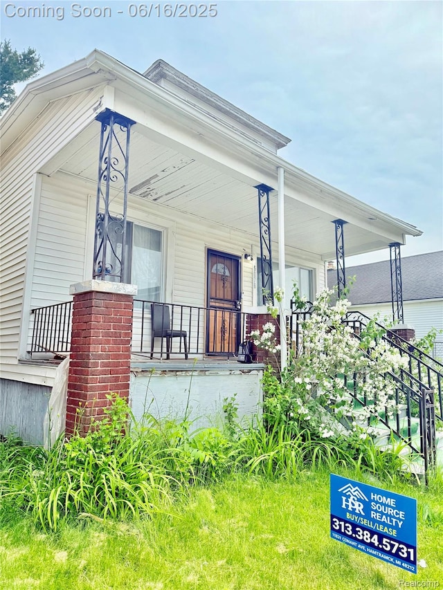 5076 Eldridge St, Hamtramck, MI 48212 - view of front of property featuring covered porch