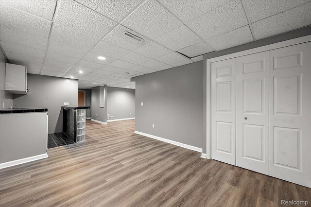 2696 Cedar Key Dr, Lake Orion, MI 48360 - finished basement with a paneled ceiling, light wood-style flooring, bar area, and recessed lighting