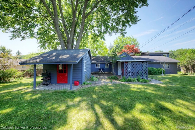 290 Florawood Blvd, Waterford, MI 48327 - rear view of house featuring a lawn and an outdoor structure
