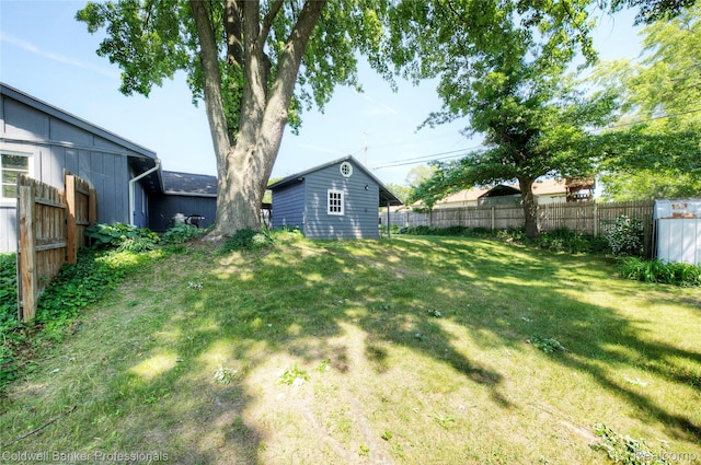 290 Florawood Blvd, Waterford, MI 48327 - view of yard