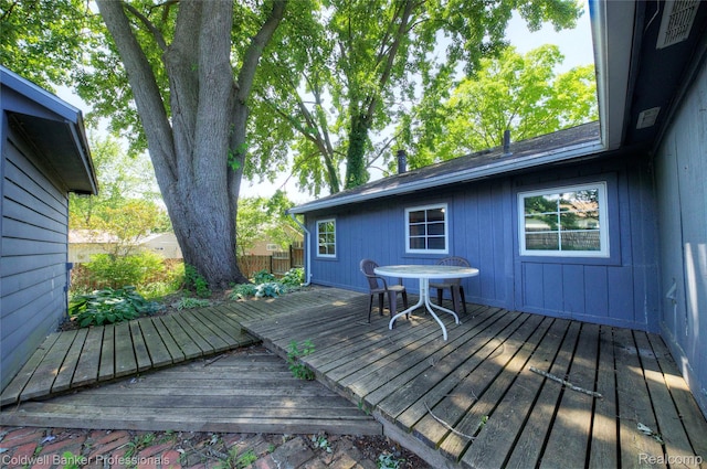 290 Florawood Blvd, Waterford, MI 48327 - view of wooden deck