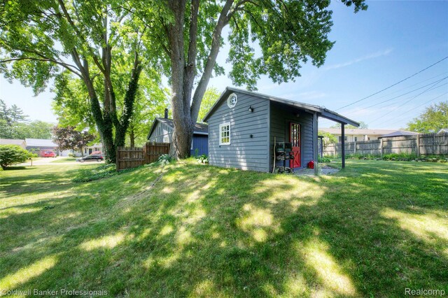 290 Florawood Blvd, Waterford, MI 48327 - view of yard