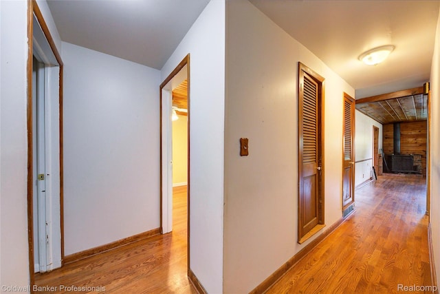 290 Florawood Blvd, Waterford, MI 48327 - corridor featuring light wood-style flooring and baseboards