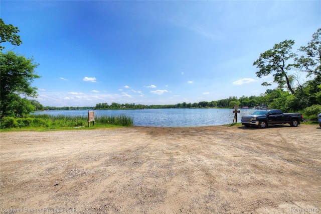 290 Florawood Blvd, Waterford, MI 48327 - water view