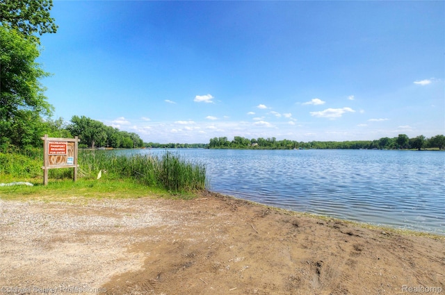 290 Florawood Blvd, Waterford, MI 48327 - water view