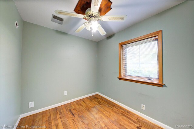 290 Florawood Blvd, Waterford, MI 48327 - spare room featuring wood finished floors and a ceiling fan