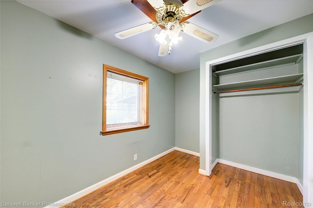 290 Florawood Blvd, Waterford, MI 48327 - unfurnished bedroom with wood finished floors, a closet, and a ceiling fan