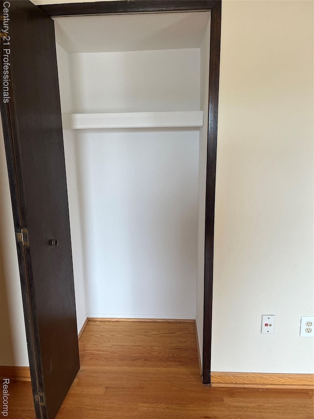 2924 Roundtree Dr, Troy, MI 48083 - view of closet