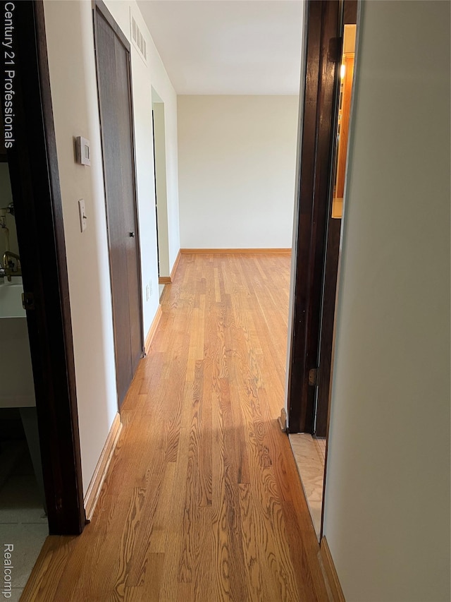 2924 Roundtree Dr, Troy, MI 48083 - hall featuring light wood-style floors and baseboards