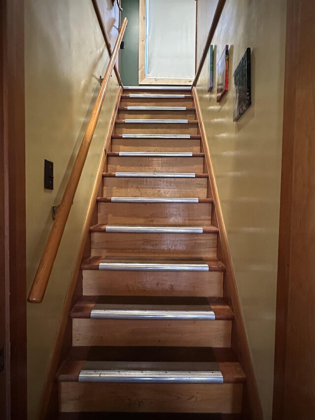 501 W 13th St, Cadillac, MI 49601 - view of stairway