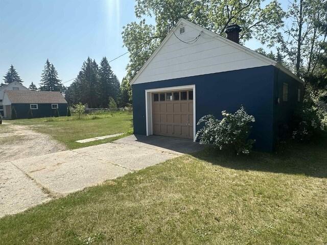501 W 13th St, Cadillac, MI 49601 - detached garage featuring concrete driveway